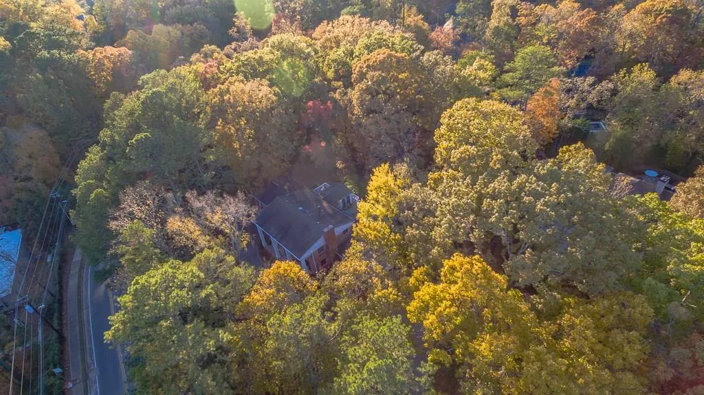 1055 Heards Ferry Road, Sandy Springs, Georgia 30328, 6 Bedrooms Bedrooms, ,4 BathroomsBathrooms,Residential,Sold,1055 Heards Ferry Road,6103199