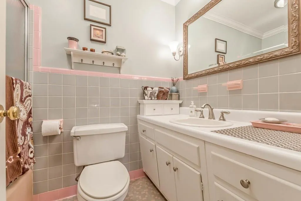 1055 Heards Ferry Road, Sandy Springs, Georgia 30328, 6 Bedrooms Bedrooms, ,4 BathroomsBathrooms,Residential,Sold,1055 Heards Ferry Road,6103199