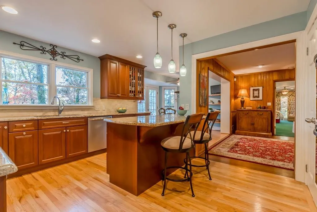 1055 Heards Ferry Road, Sandy Springs, Georgia 30328, 6 Bedrooms Bedrooms, ,4 BathroomsBathrooms,Residential,Sold,1055 Heards Ferry Road,6103199
