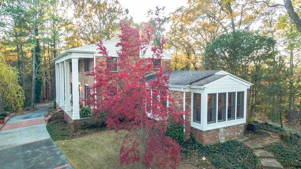 1055 Heards Ferry Road, Sandy Springs, Georgia 30328, 6 Bedrooms Bedrooms, ,4 BathroomsBathrooms,Residential,Sold,1055 Heards Ferry Road,6103199