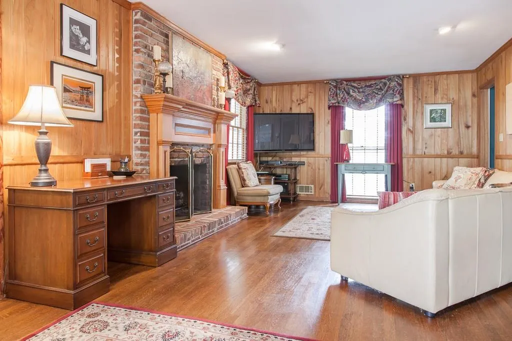 1055 Heards Ferry Road, Sandy Springs, Georgia 30328, 6 Bedrooms Bedrooms, ,4 BathroomsBathrooms,Residential,Sold,1055 Heards Ferry Road,6103199