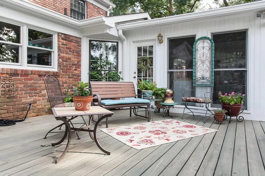 1055 Heards Ferry Road, Sandy Springs, Georgia 30328, 6 Bedrooms Bedrooms, ,4 BathroomsBathrooms,Residential,Sold,1055 Heards Ferry Road,6103199