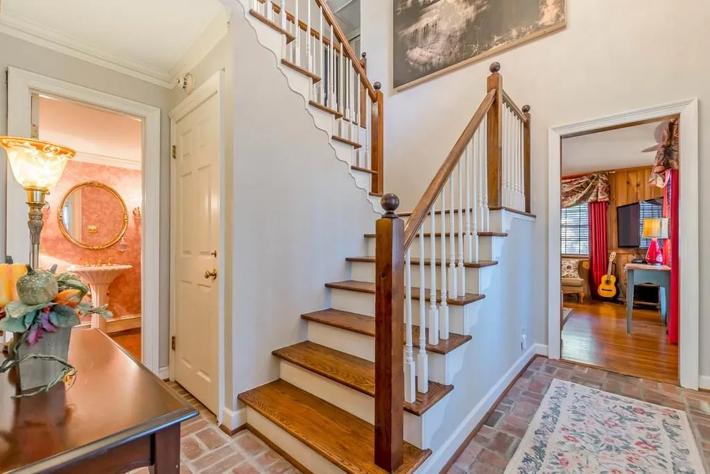 1055 Heards Ferry Road, Sandy Springs, Georgia 30328, 6 Bedrooms Bedrooms, ,4 BathroomsBathrooms,Residential,Sold,1055 Heards Ferry Road,6103199