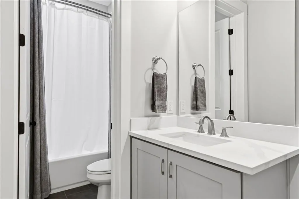 Bedroom 5 ensuite Bathroom