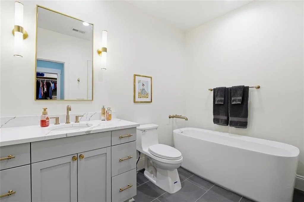 Bedroom 4 ensuite Bathroom