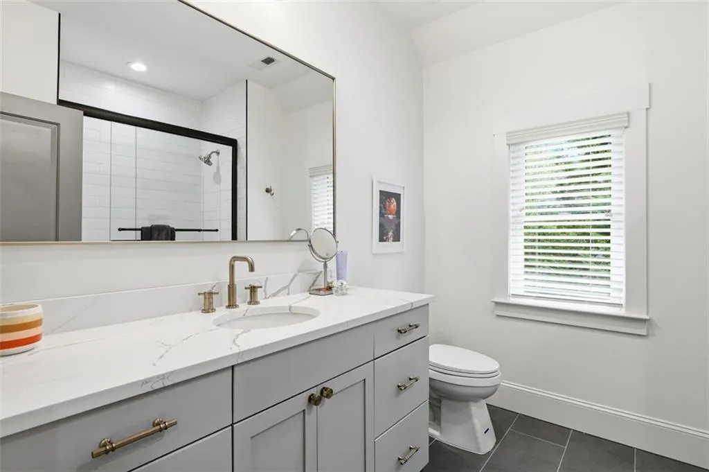 Bedroom 2 ensuite Bathroom