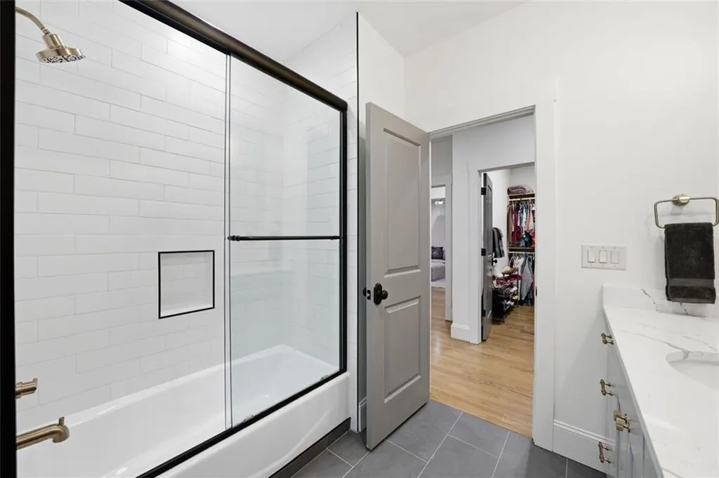 Bedroom 2 Ensuite Bathroom
