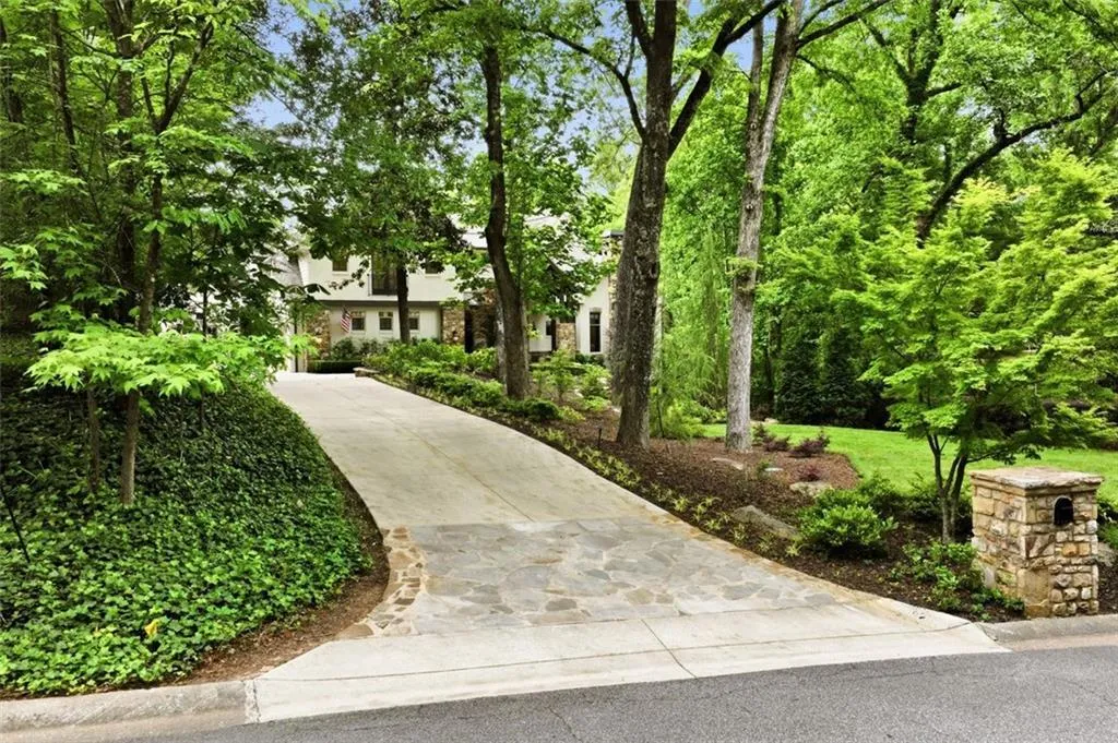 625 W Northway Lane, Sandy Springs, Georgia 30342, 6 Bedrooms Bedrooms, 0 ,6 BathroomsBathrooms,Residential,For Sale,625 W Northway Lane,7765238