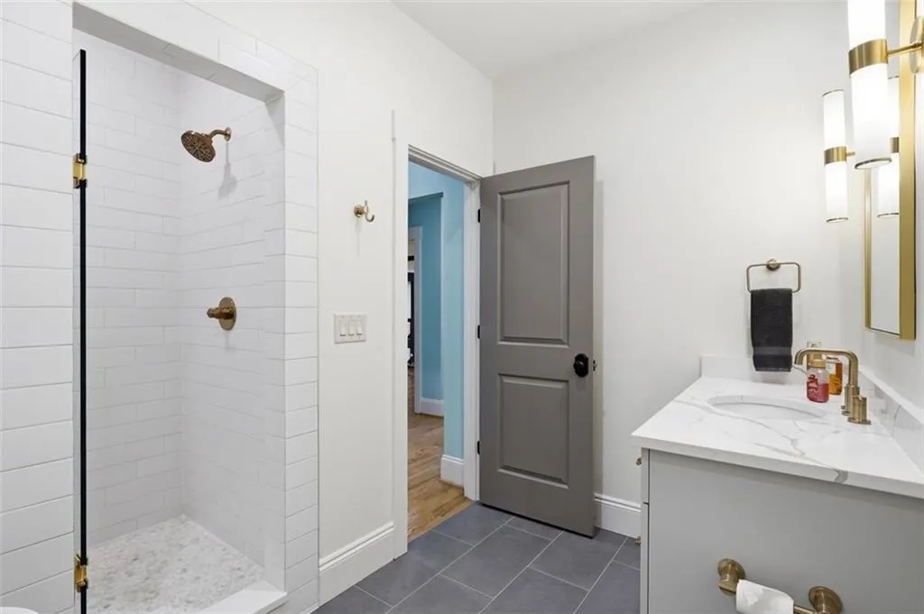 Bedroom 4 ensuite Bathroom