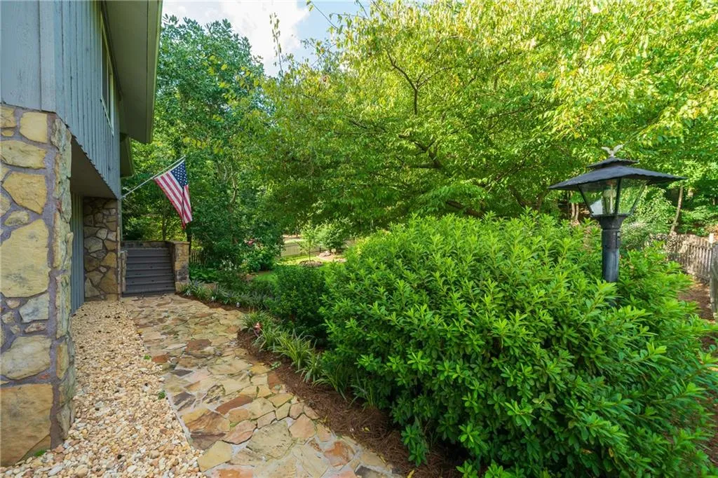 185 Seville Chase, Sandy Springs, Georgia 30328, 4 Bedrooms Bedrooms, ,3 BathroomsBathrooms,Residential,Sold,185 Seville Chase,6939986