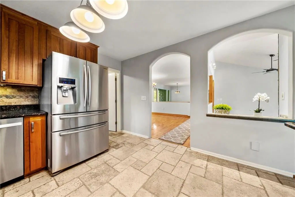 185 Seville Chase, Sandy Springs, Georgia 30328, 4 Bedrooms Bedrooms, ,3 BathroomsBathrooms,Residential,Sold,185 Seville Chase,6939986