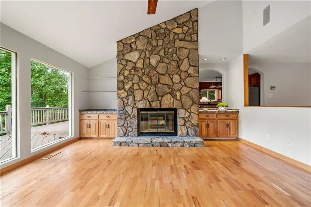 185 Seville Chase, Sandy Springs, Georgia 30328, 4 Bedrooms Bedrooms, ,3 BathroomsBathrooms,Residential,Sold,185 Seville Chase,6939986