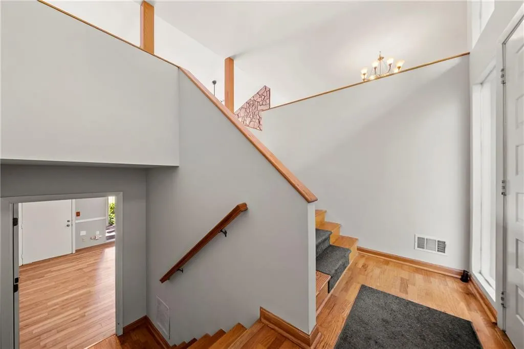 185 Seville Chase, Sandy Springs, Georgia 30328, 4 Bedrooms Bedrooms, ,3 BathroomsBathrooms,Residential,Sold,185 Seville Chase,6939986