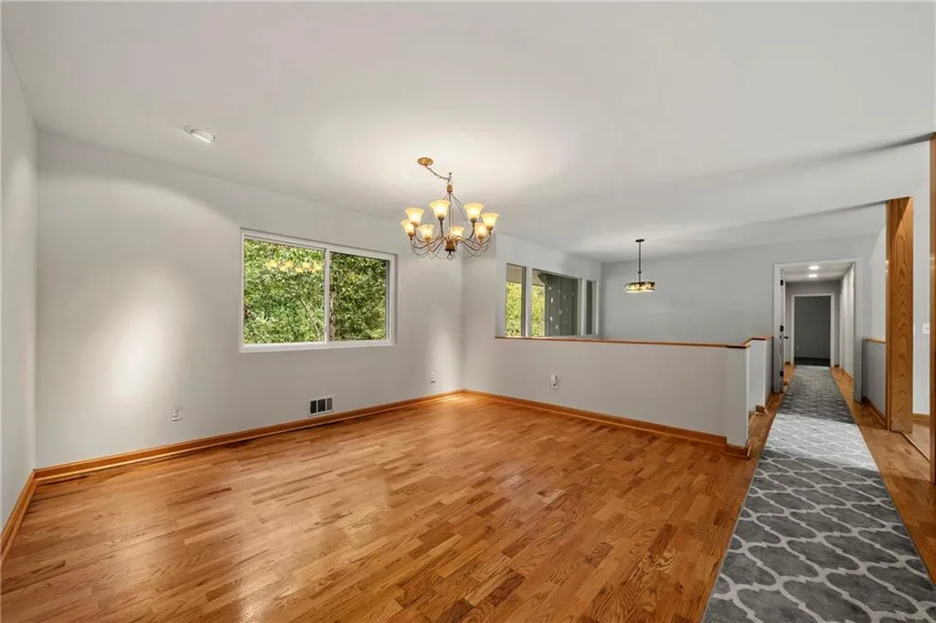 185 Seville Chase, Sandy Springs, Georgia 30328, 4 Bedrooms Bedrooms, ,3 BathroomsBathrooms,Residential,Sold,185 Seville Chase,6939986