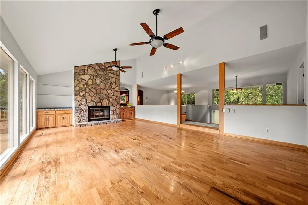 185 Seville Chase, Sandy Springs, Georgia 30328, 4 Bedrooms Bedrooms, ,3 BathroomsBathrooms,Residential,Sold,185 Seville Chase,6939986