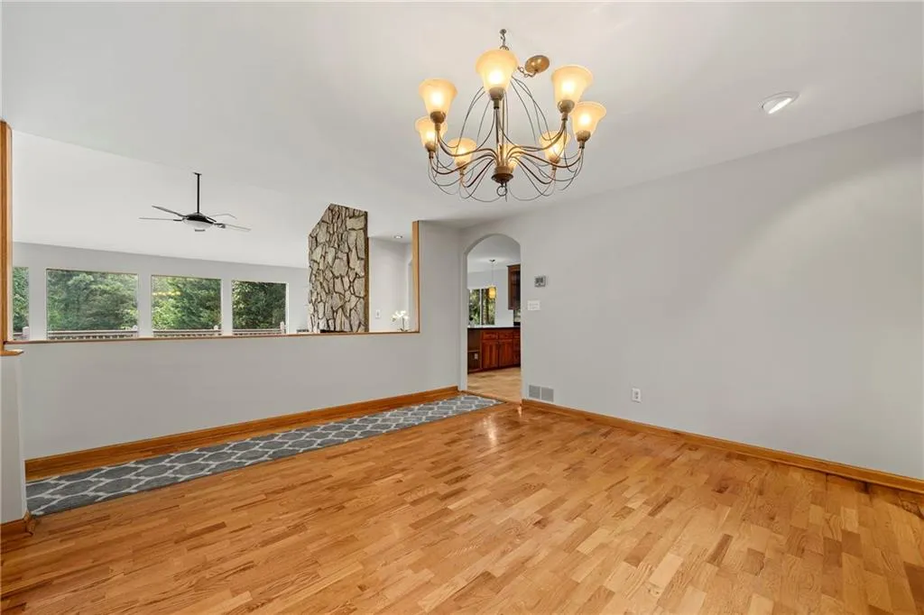 185 Seville Chase, Sandy Springs, Georgia 30328, 4 Bedrooms Bedrooms, ,3 BathroomsBathrooms,Residential,Sold,185 Seville Chase,6939986