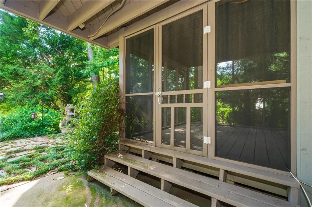 185 Seville Chase, Sandy Springs, Georgia 30328, 4 Bedrooms Bedrooms, ,3 BathroomsBathrooms,Residential,Sold,185 Seville Chase,6939986