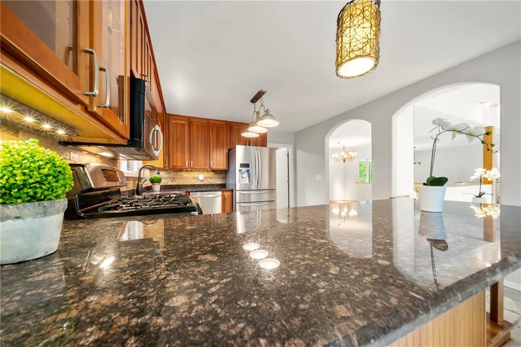 185 Seville Chase, Sandy Springs, Georgia 30328, 4 Bedrooms Bedrooms, ,3 BathroomsBathrooms,Residential,Sold,185 Seville Chase,6939986