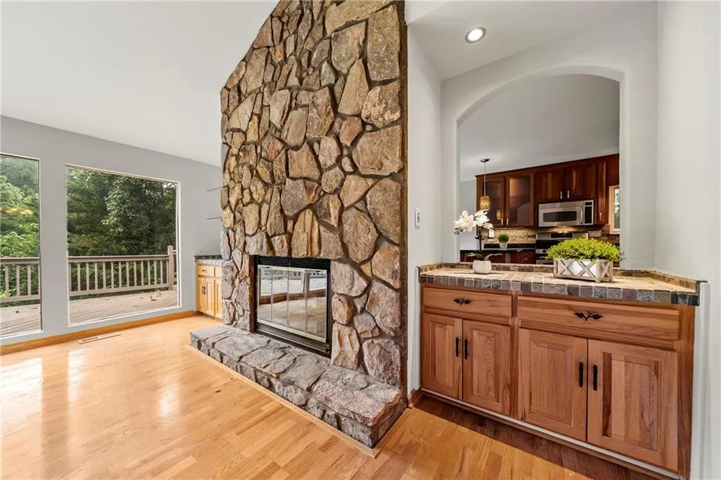 185 Seville Chase, Sandy Springs, Georgia 30328, 4 Bedrooms Bedrooms, ,3 BathroomsBathrooms,Residential,Sold,185 Seville Chase,6939986