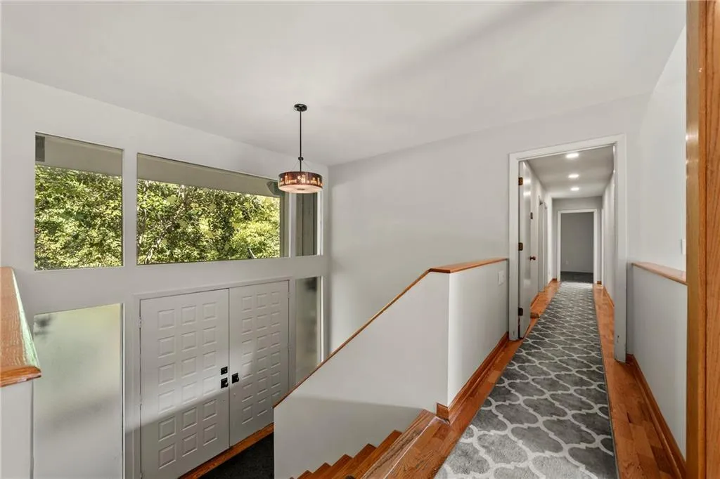 185 Seville Chase, Sandy Springs, Georgia 30328, 4 Bedrooms Bedrooms, ,3 BathroomsBathrooms,Residential,Sold,185 Seville Chase,6939986