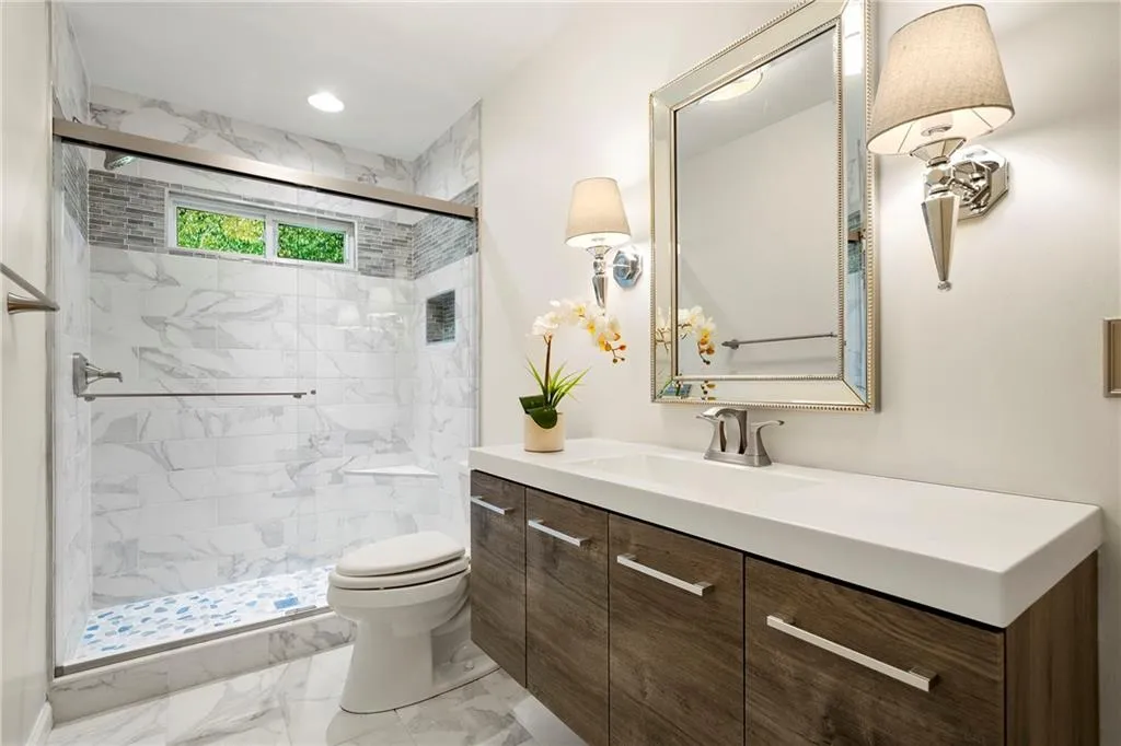 185 Seville Chase, Sandy Springs, Georgia 30328, 4 Bedrooms Bedrooms, ,3 BathroomsBathrooms,Residential,Sold,185 Seville Chase,6939986