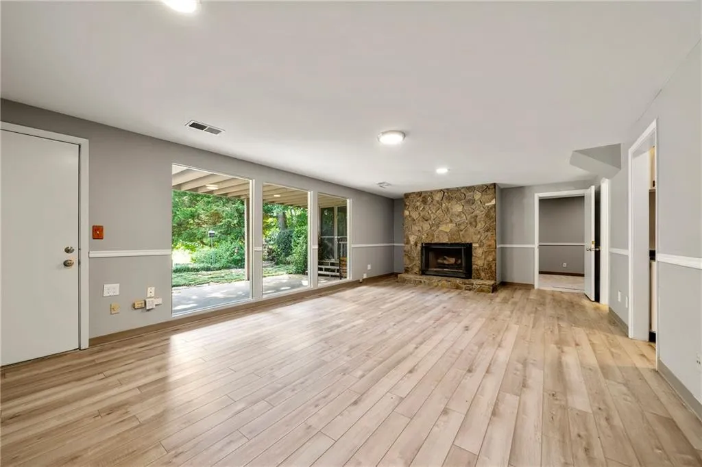 185 Seville Chase, Sandy Springs, Georgia 30328, 4 Bedrooms Bedrooms, ,3 BathroomsBathrooms,Residential,Sold,185 Seville Chase,6939986