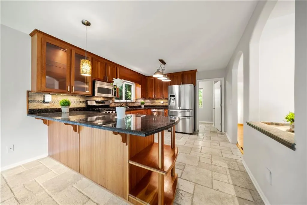 185 Seville Chase, Sandy Springs, Georgia 30328, 4 Bedrooms Bedrooms, ,3 BathroomsBathrooms,Residential,Sold,185 Seville Chase,6939986