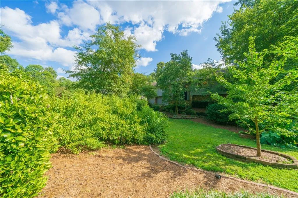 185 Seville Chase, Sandy Springs, Georgia 30328, 4 Bedrooms Bedrooms, ,3 BathroomsBathrooms,Residential,Sold,185 Seville Chase,6939986