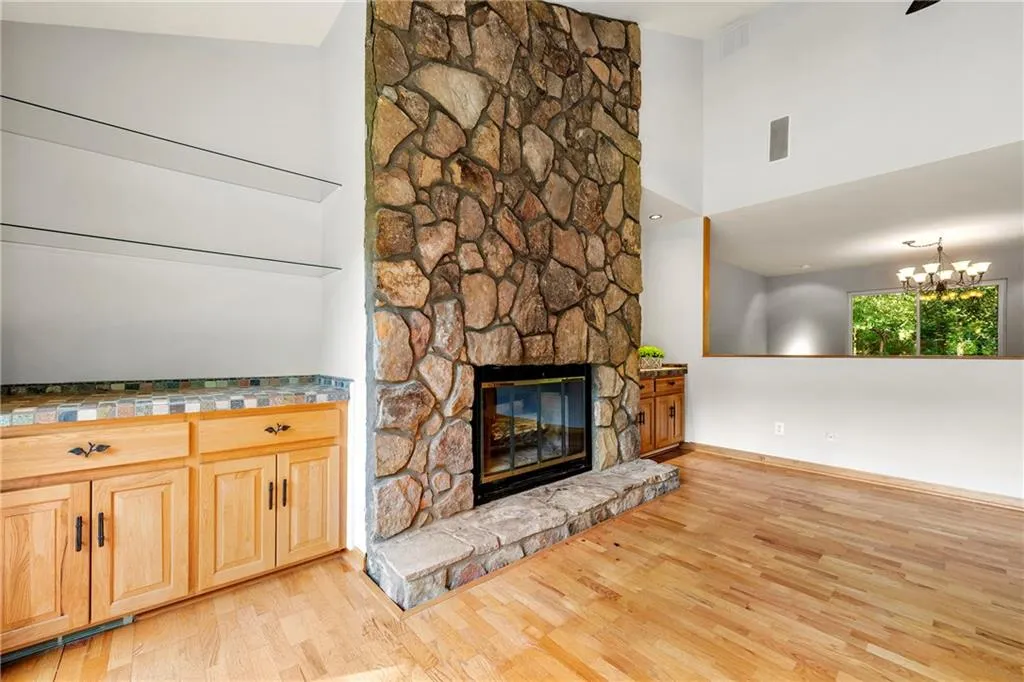 185 Seville Chase, Sandy Springs, Georgia 30328, 4 Bedrooms Bedrooms, ,3 BathroomsBathrooms,Residential,Sold,185 Seville Chase,6939986