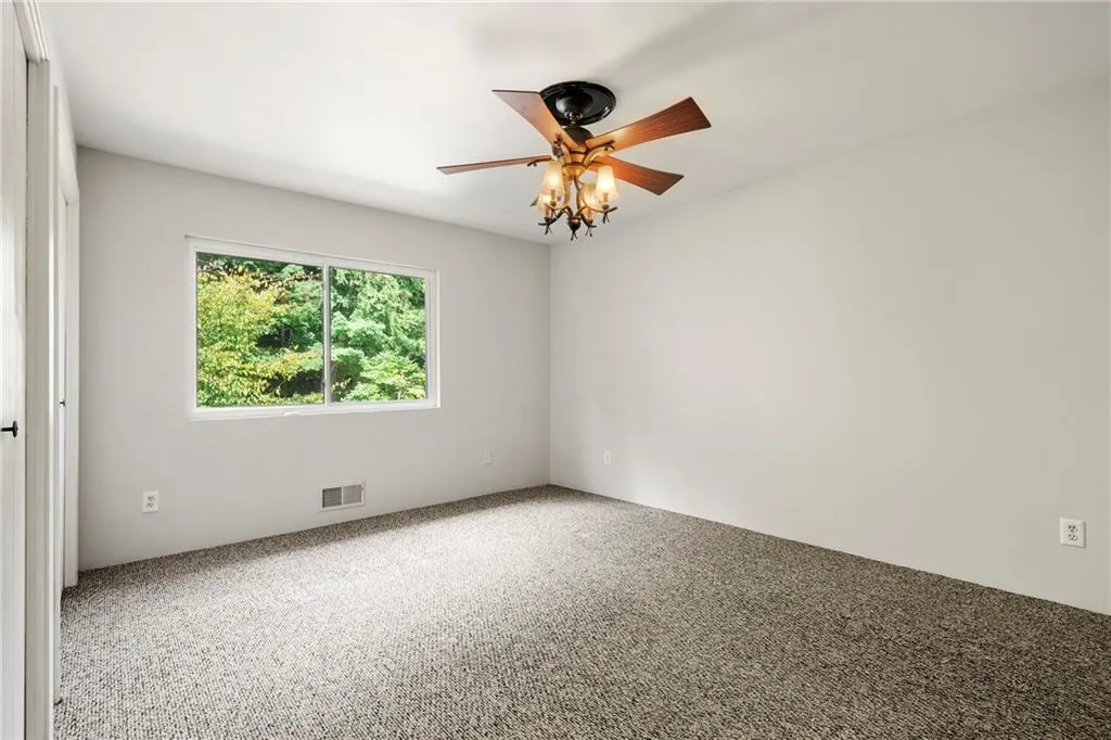 185 Seville Chase, Sandy Springs, Georgia 30328, 4 Bedrooms Bedrooms, ,3 BathroomsBathrooms,Residential,Sold,185 Seville Chase,6939986