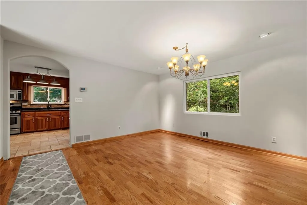 185 Seville Chase, Sandy Springs, Georgia 30328, 4 Bedrooms Bedrooms, ,3 BathroomsBathrooms,Residential,Sold,185 Seville Chase,6939986