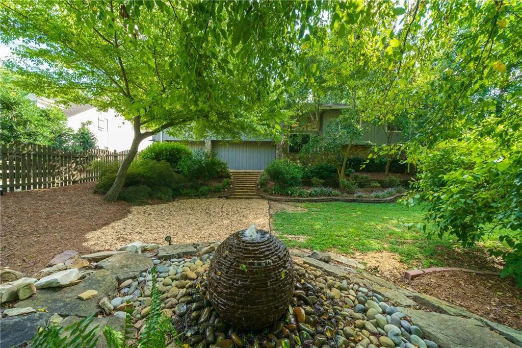 185 Seville Chase, Sandy Springs, Georgia 30328, 4 Bedrooms Bedrooms, ,3 BathroomsBathrooms,Residential,Sold,185 Seville Chase,6939986