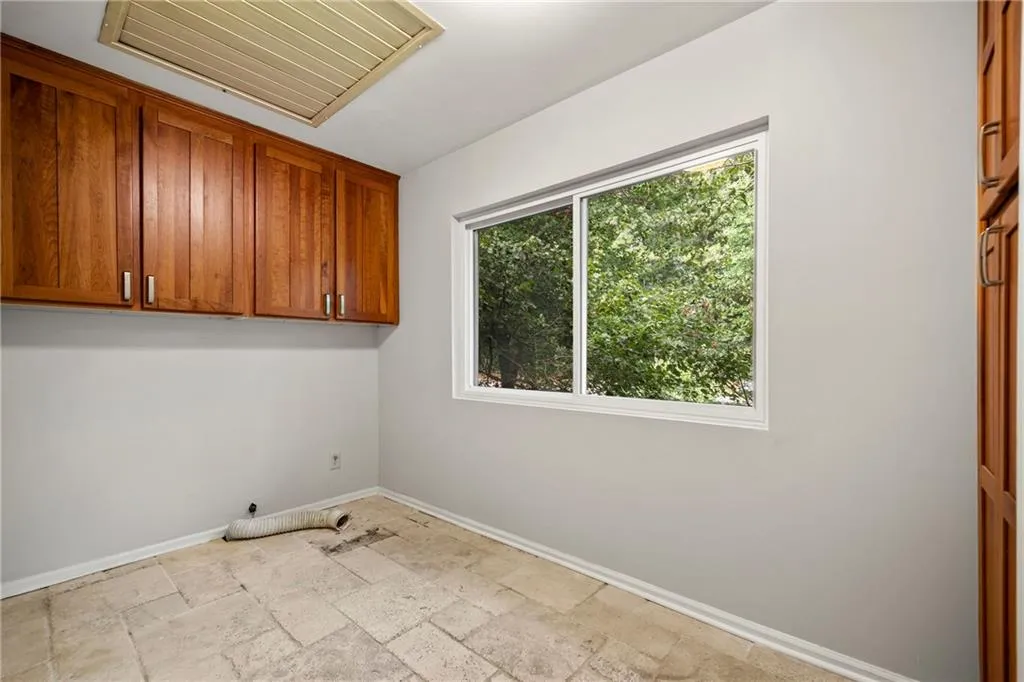 185 Seville Chase, Sandy Springs, Georgia 30328, 4 Bedrooms Bedrooms, ,3 BathroomsBathrooms,Residential,Sold,185 Seville Chase,6939986