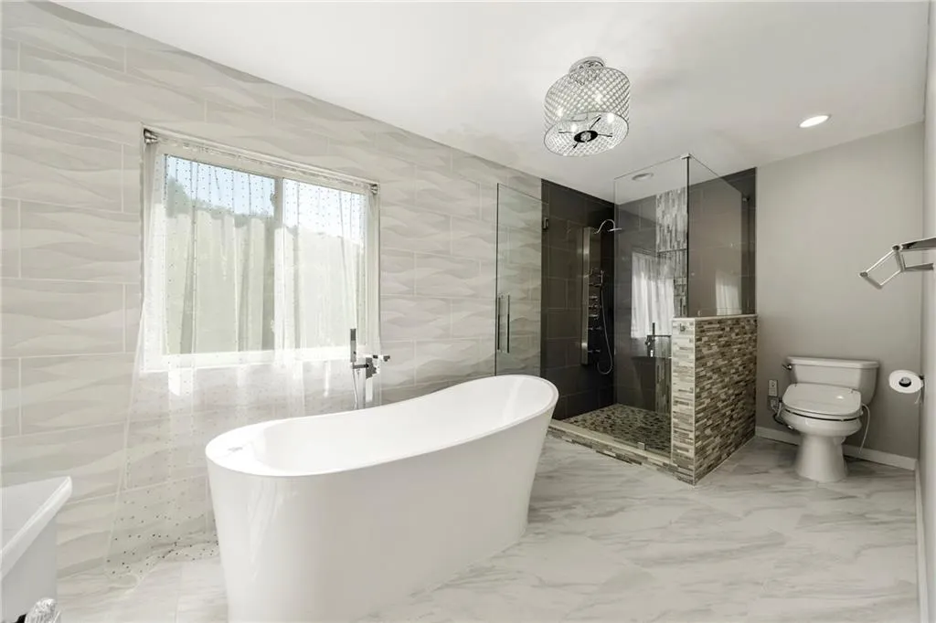 185 Seville Chase, Sandy Springs, Georgia 30328, 4 Bedrooms Bedrooms, ,3 BathroomsBathrooms,Residential,Sold,185 Seville Chase,6939986