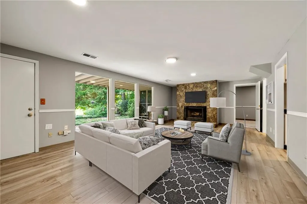 185 Seville Chase, Sandy Springs, Georgia 30328, 4 Bedrooms Bedrooms, ,3 BathroomsBathrooms,Residential,Sold,185 Seville Chase,6939986