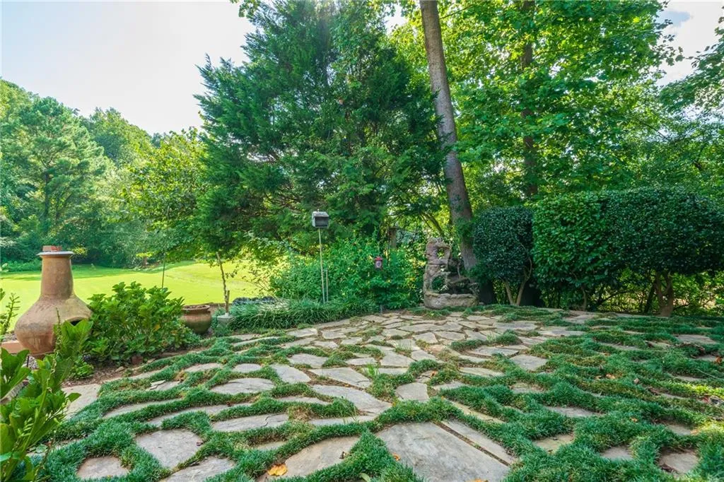 185 Seville Chase, Sandy Springs, Georgia 30328, 4 Bedrooms Bedrooms, ,3 BathroomsBathrooms,Residential,Sold,185 Seville Chase,6939986