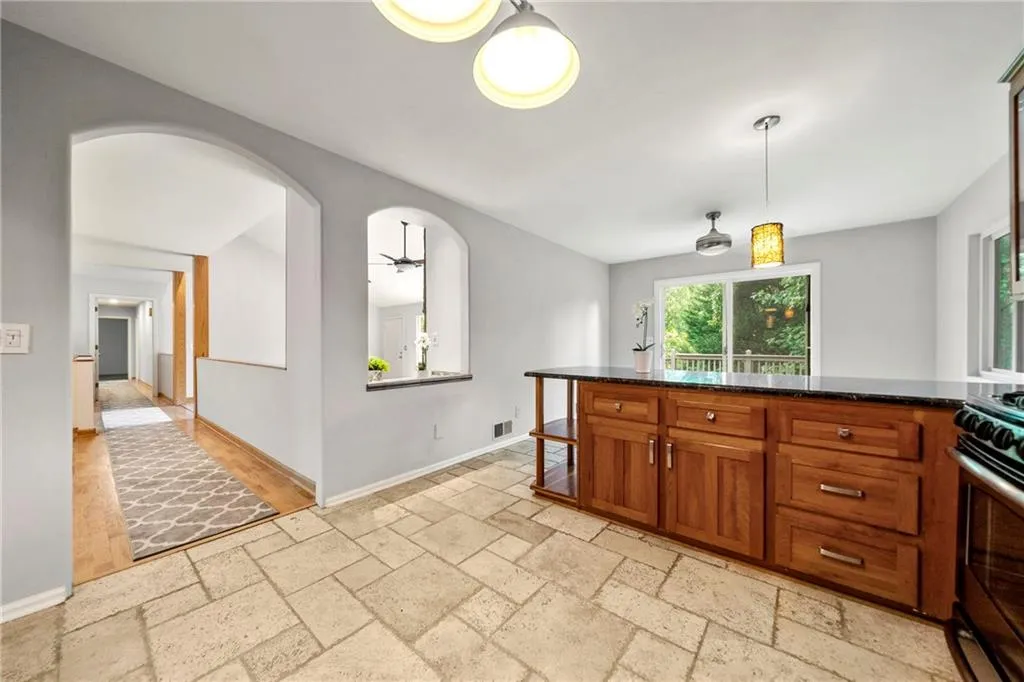 185 Seville Chase, Sandy Springs, Georgia 30328, 4 Bedrooms Bedrooms, ,3 BathroomsBathrooms,Residential,Sold,185 Seville Chase,6939986