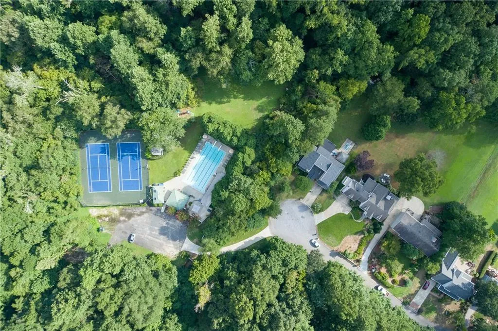 185 Seville Chase, Sandy Springs, Georgia 30328, 4 Bedrooms Bedrooms, ,3 BathroomsBathrooms,Residential,Sold,185 Seville Chase,6939986