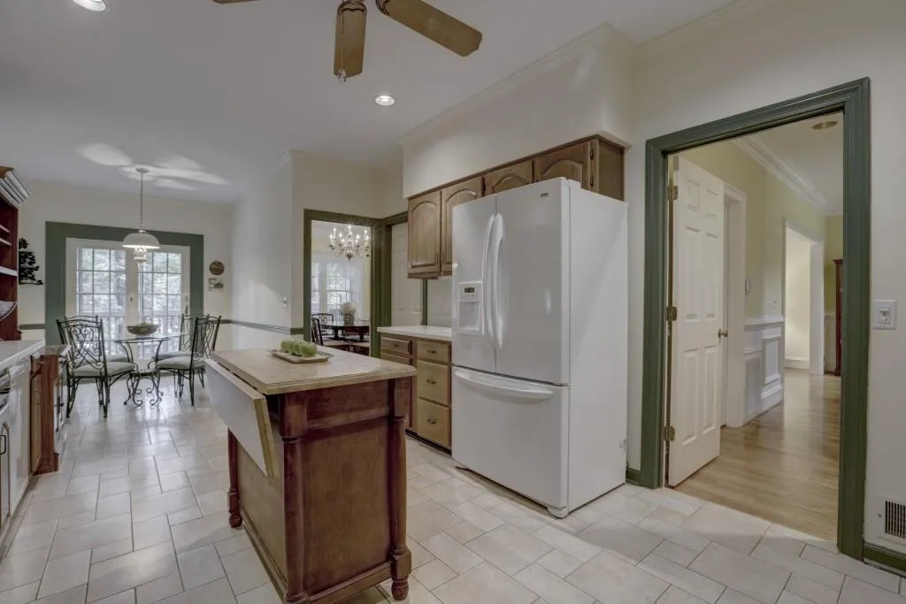 5634 River Oaks Drive, Sandy Springs, Georgia 30327, 3 Bedrooms Bedrooms, ,2 BathroomsBathrooms,Residential,Sold,5634 River Oaks Drive,5907435