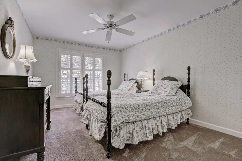 5634 River Oaks Drive, Sandy Springs, Georgia 30327, 3 Bedrooms Bedrooms, ,2 BathroomsBathrooms,Residential,Sold,5634 River Oaks Drive,5907435