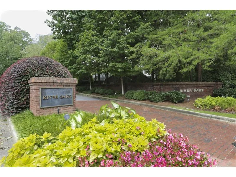 5634 River Oaks Drive, Sandy Springs, Georgia 30327, 3 Bedrooms Bedrooms, ,2 BathroomsBathrooms,Residential,Sold,5634 River Oaks Drive,5907435