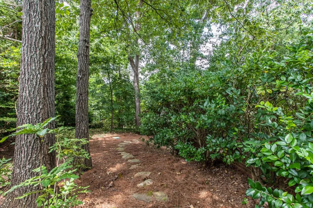 5250 S Trimble Road, Atlanta, Georgia 30342, 4 Bedrooms Bedrooms, ,3 BathroomsBathrooms,Residential,Sold,5250 S Trimble Road,6776462