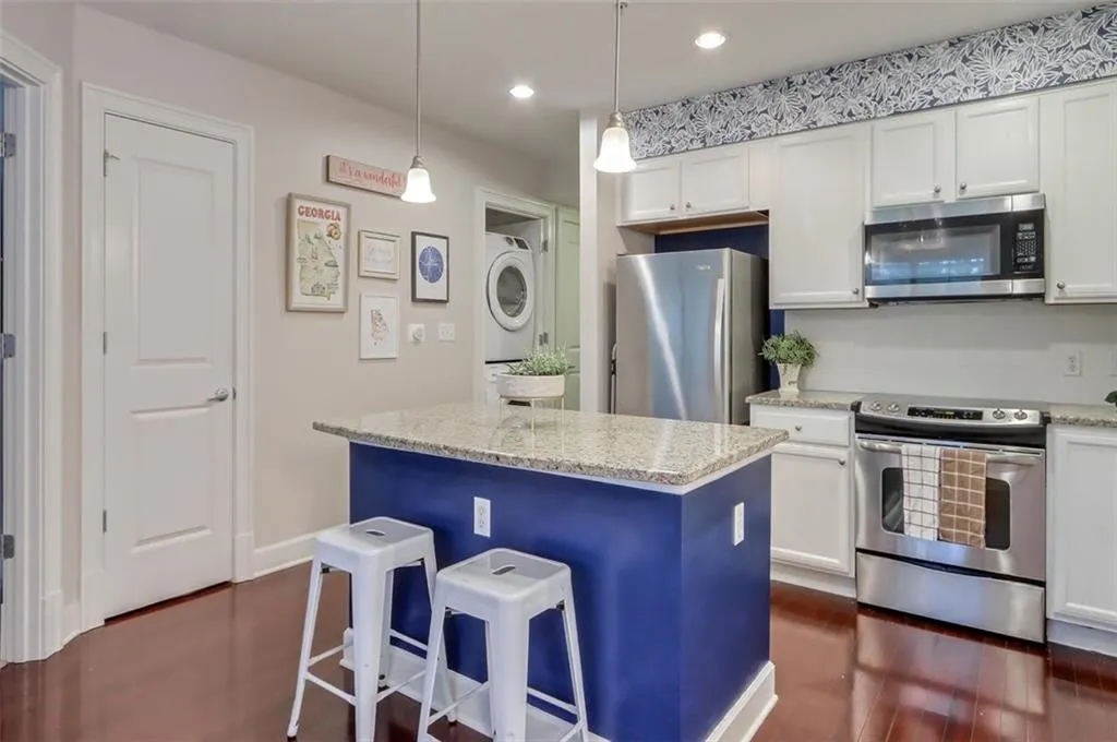 200 River Vista Drive Unit 403, Atlanta, Georgia 30339, 2 Bedrooms Bedrooms, ,2 BathroomsBathrooms,Residential,Sold,200 River Vista Drive Unit 403,6938307