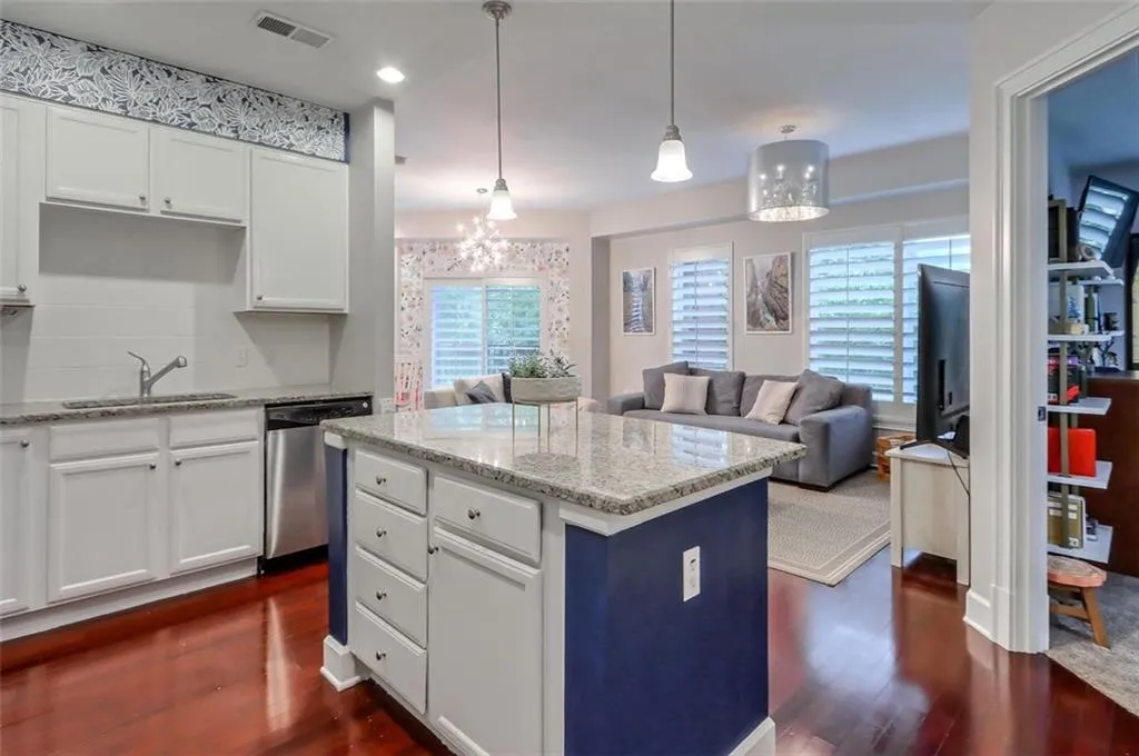 200 River Vista Drive Unit 403, Atlanta, Georgia 30339, 2 Bedrooms Bedrooms, ,2 BathroomsBathrooms,Residential,Sold,200 River Vista Drive Unit 403,6938307