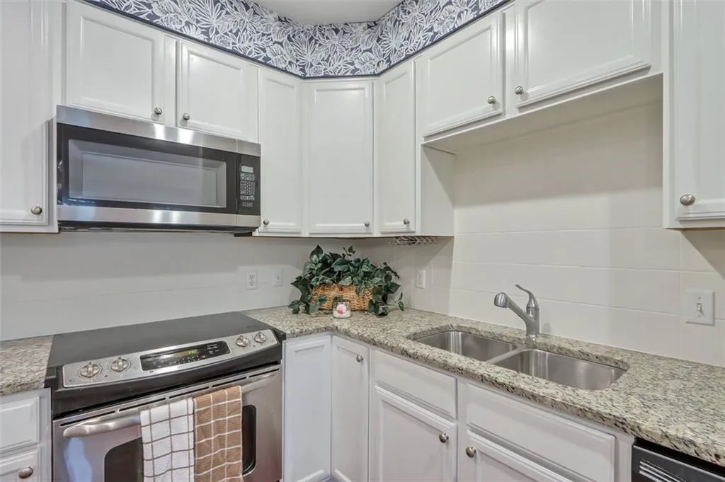 200 River Vista Drive Unit 403, Atlanta, Georgia 30339, 2 Bedrooms Bedrooms, ,2 BathroomsBathrooms,Residential,Sold,200 River Vista Drive Unit 403,6938307