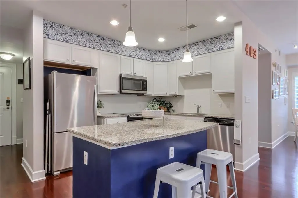200 River Vista Drive Unit 403, Atlanta, Georgia 30339, 2 Bedrooms Bedrooms, ,2 BathroomsBathrooms,Residential,Sold,200 River Vista Drive Unit 403,6938307