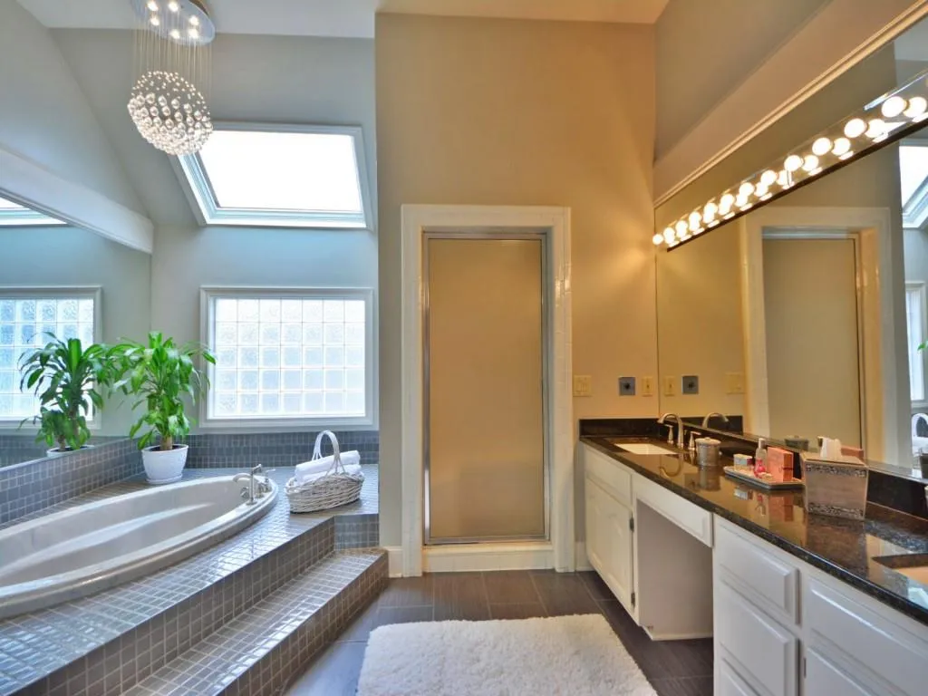 240 Grogans Lake Point, Sandy Springs, Georgia 30350, 6 Bedrooms Bedrooms, ,4 BathroomsBathrooms,Residential,Sold,240 Grogans Lake Point,5635140