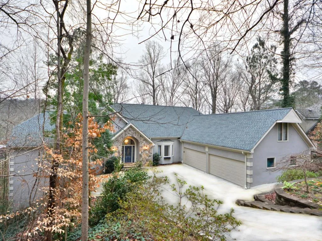 240 Grogans Lake Point, Sandy Springs, Georgia 30350, 6 Bedrooms Bedrooms, ,4 BathroomsBathrooms,Residential,Sold,240 Grogans Lake Point,5635140