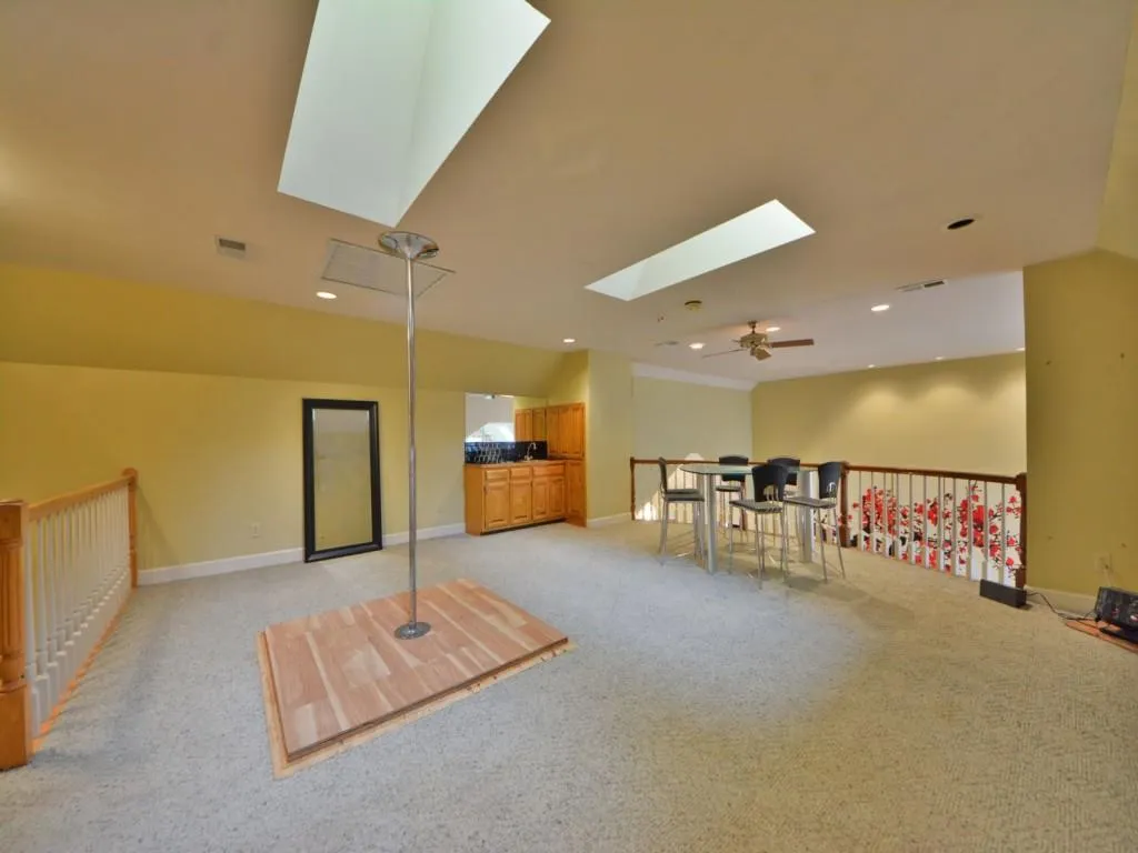 240 Grogans Lake Point, Sandy Springs, Georgia 30350, 6 Bedrooms Bedrooms, ,4 BathroomsBathrooms,Residential,Sold,240 Grogans Lake Point,5635140