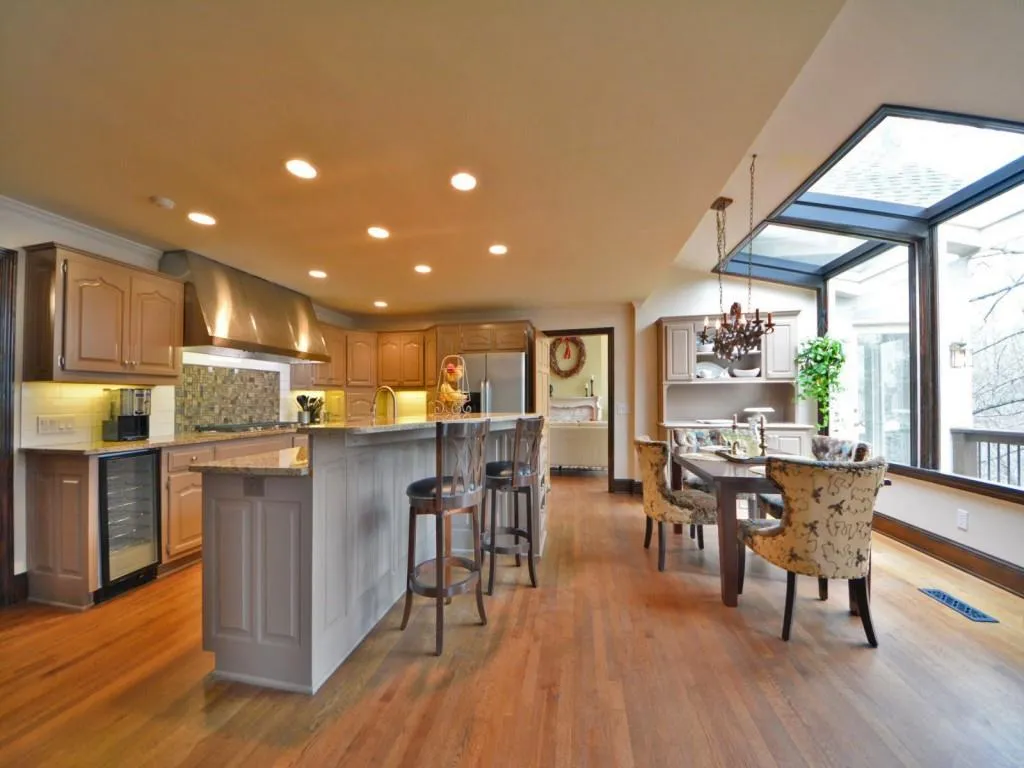 240 Grogans Lake Point, Sandy Springs, Georgia 30350, 6 Bedrooms Bedrooms, ,4 BathroomsBathrooms,Residential,Sold,240 Grogans Lake Point,5635140